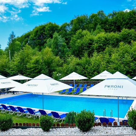 Complex Summertime Hotell Cavnic Eksteriør bilde