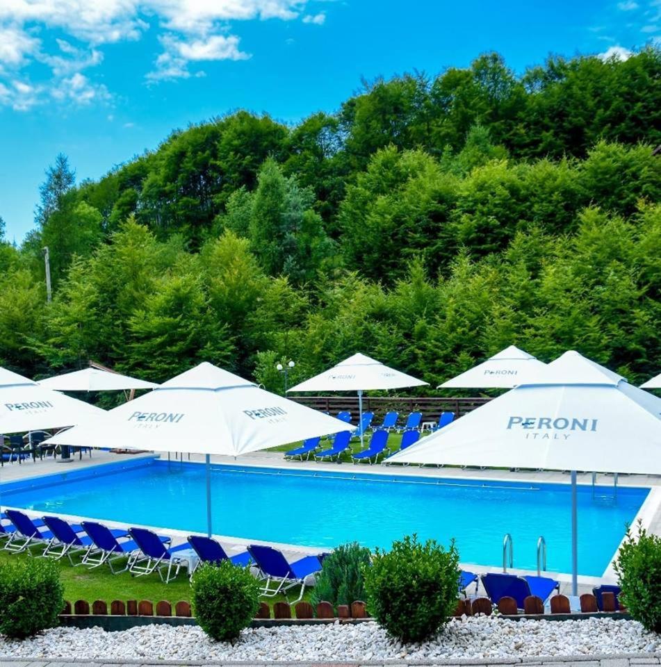 Complex Summertime Hotell Cavnic Eksteriør bilde
